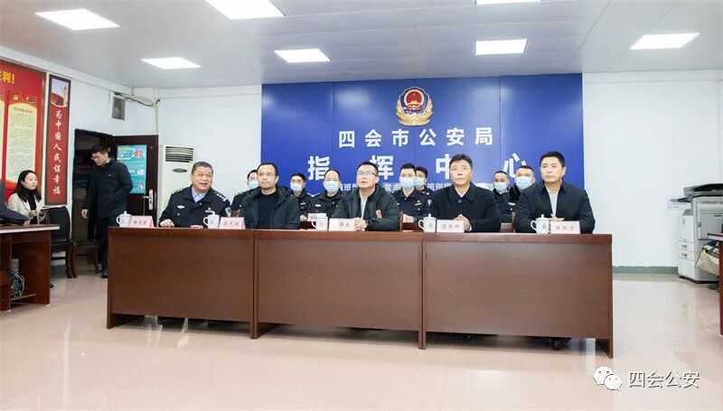 四会:李伟忠,翁卓辉看望慰问春节期间坚守岗位警员