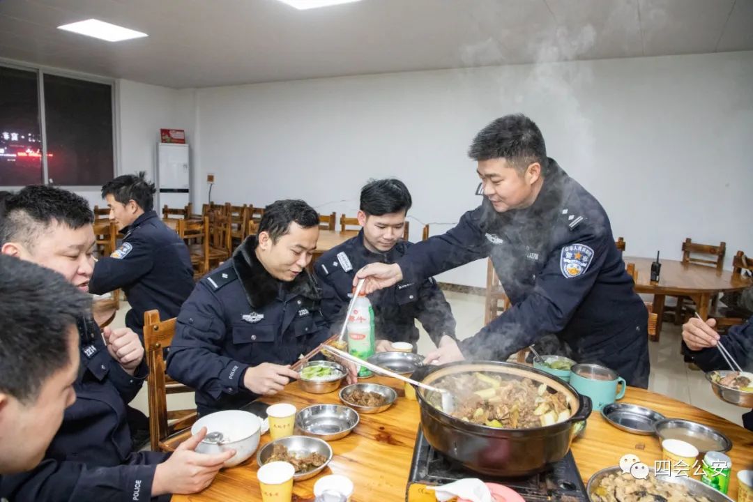 揭秘四会警察蜀黍的年夜饭文化