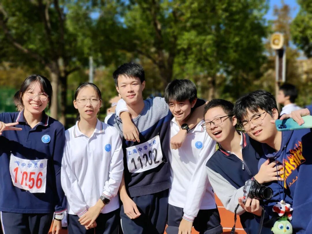 青春无畏逐梦扬威挥洒汗水超越自我上海中学东校第十三届秋季田径运动