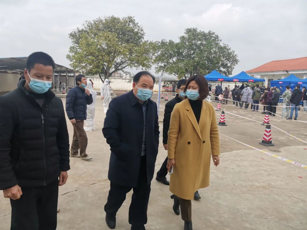 区领导黄琨同志莅临现场指导工作,为演练过程严格"把关".