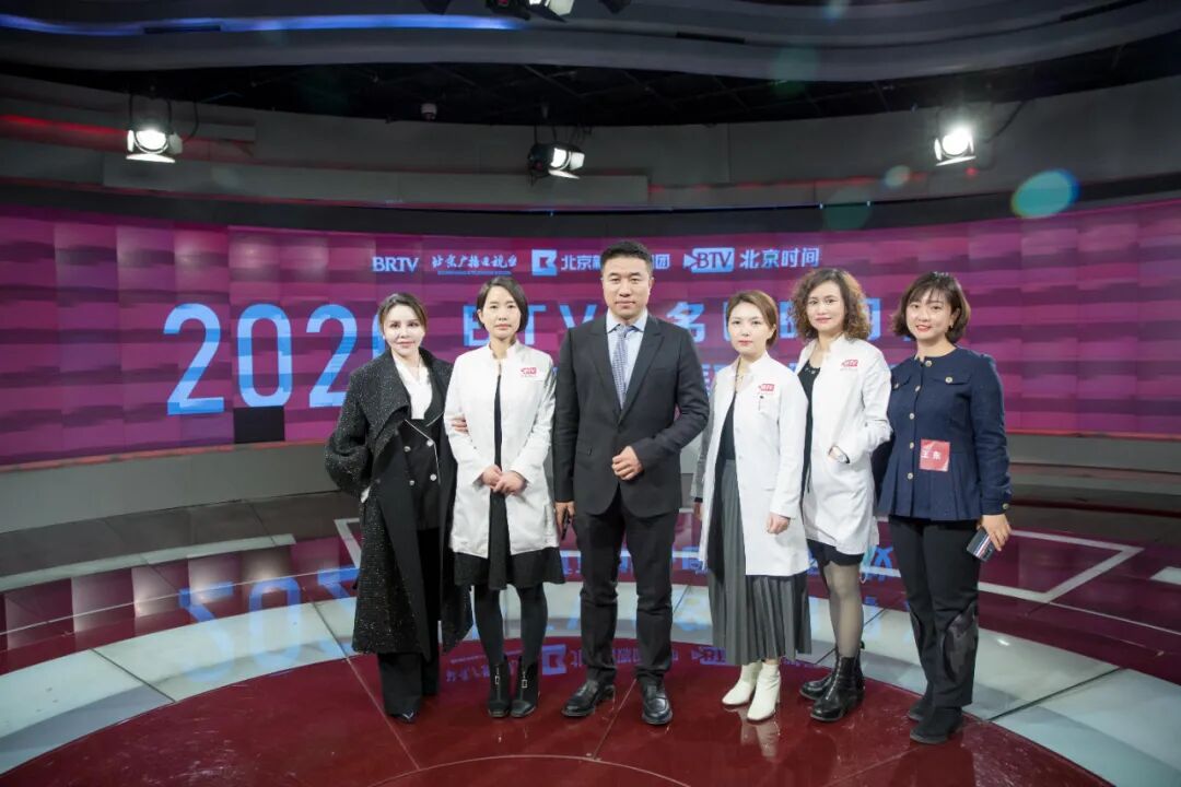 以王东院长为首的艺美医疗集团人员合影