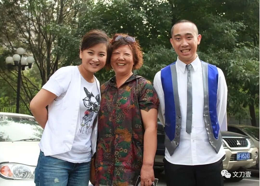 迷糊的白马文：耿莲凤师父、曾媲美柳岩，为挣快钱官僚主义隐身前程(图12)