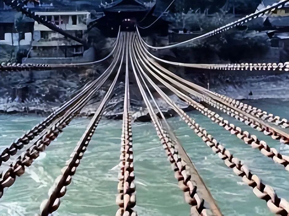 「渡过河打一生肖」1965年,彭总统重访大渡河,意外地发现了一条线索