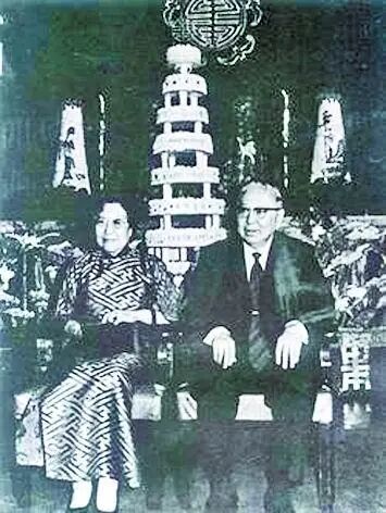 孙科夫妇闲居美国,没有任何固定收入,全靠子女接济,度过了十多个清苦