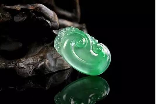 很多人不知道翡翠不戴也要水养，但不能养错了！