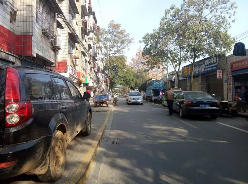 你好,三里街菜市场