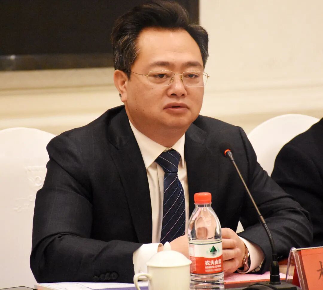 林强参加人大代表团审议政协界别组讨论