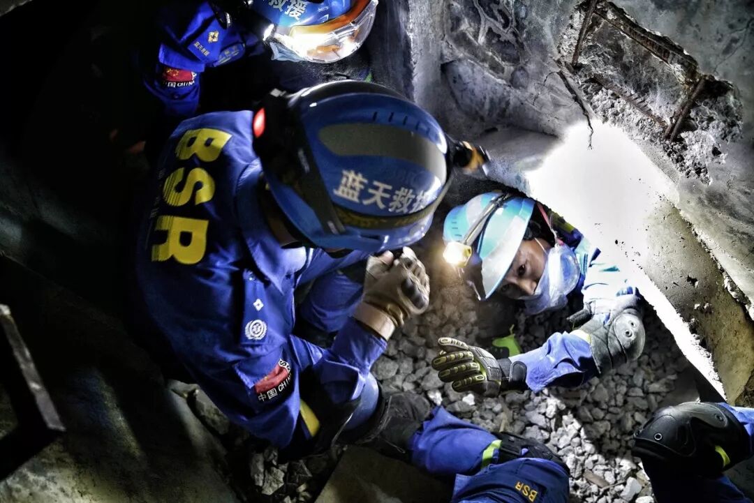 民间救援队:黑暗中的曙光,救人于危难中的无名英雄