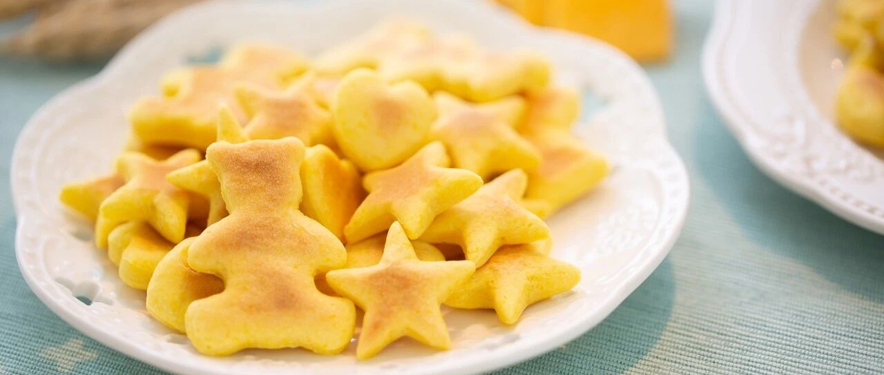 连辅食宝宝也能享用的松软小面包，不需要烤箱也能百分百成功！