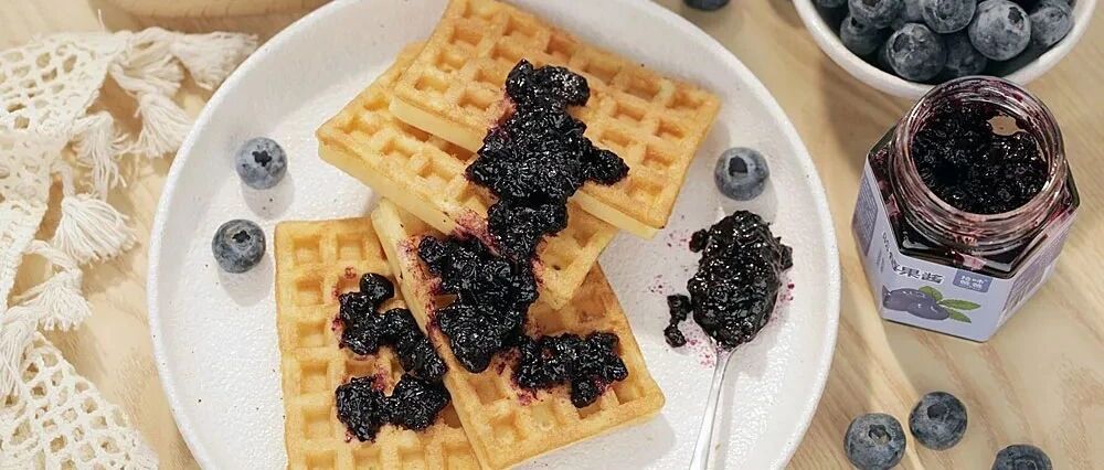 不加一滴水和糖、粒粒果肉、酸甜可口、花青素丰富，这款无添加的蓝莓酱姗姗来迟了~