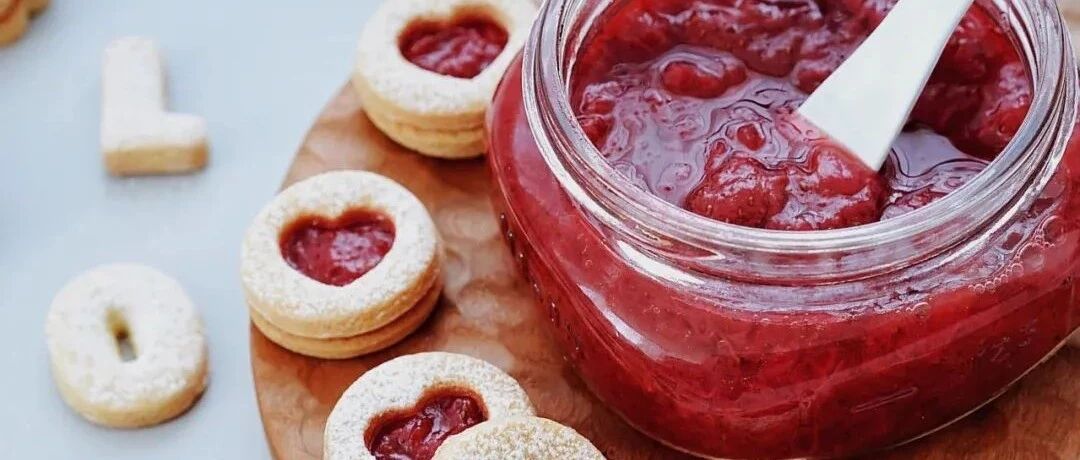 草莓酱和燕麦面新品，会随赠锅赠帆布袋、返购物金、1元换购等暖心大福利在3月18号亮相！