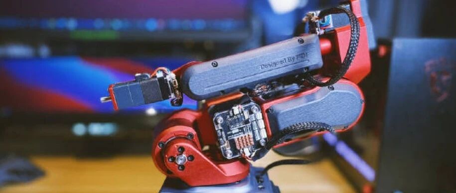 华为天才少年1万块自制机械臂，网友：200万给少了