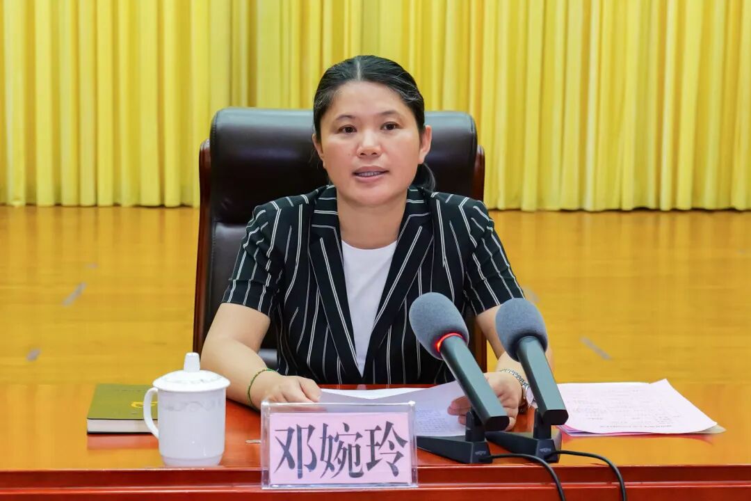 钟山县召开全县领导干部大会 宣布自治区党委,贺州市委关于钟山县党政