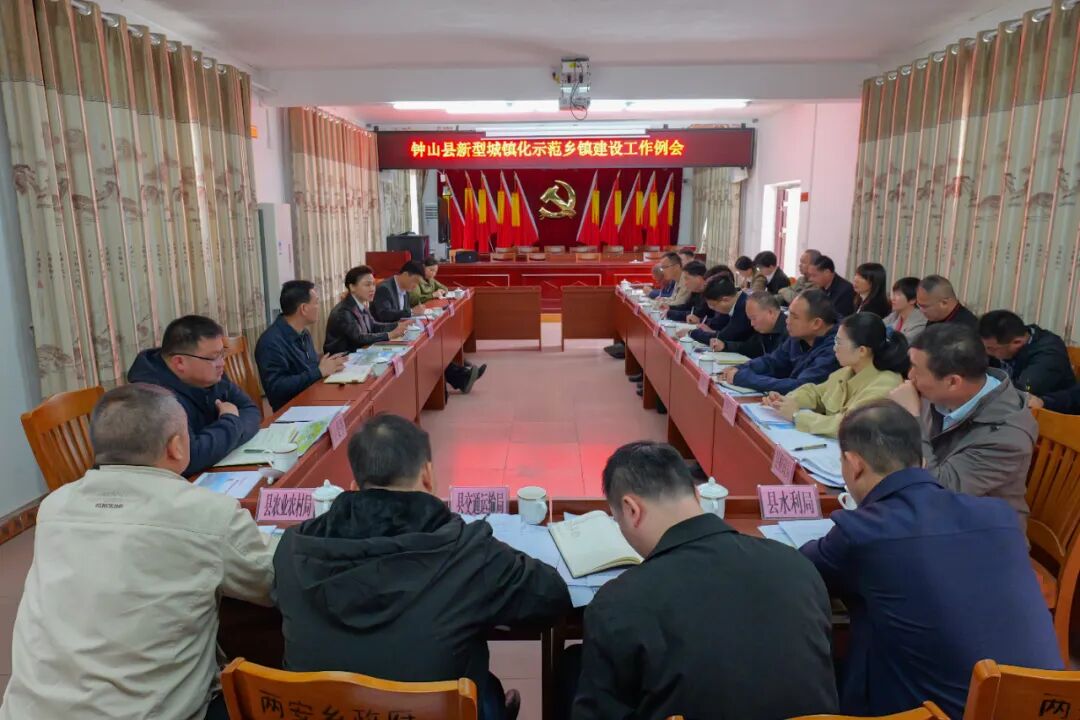 黄卫东:加快推进新型城镇化建设全力筹备两安瑶族乡40周年乡庆 - 党政