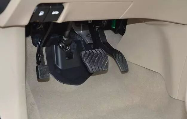 世纪之谜被揭开:大脚油门到底费不费油?与你想的有很大的差别