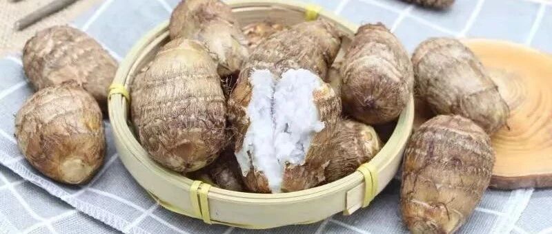 一口就吃掉的小芋头，又滑、又糯、还会拉丝