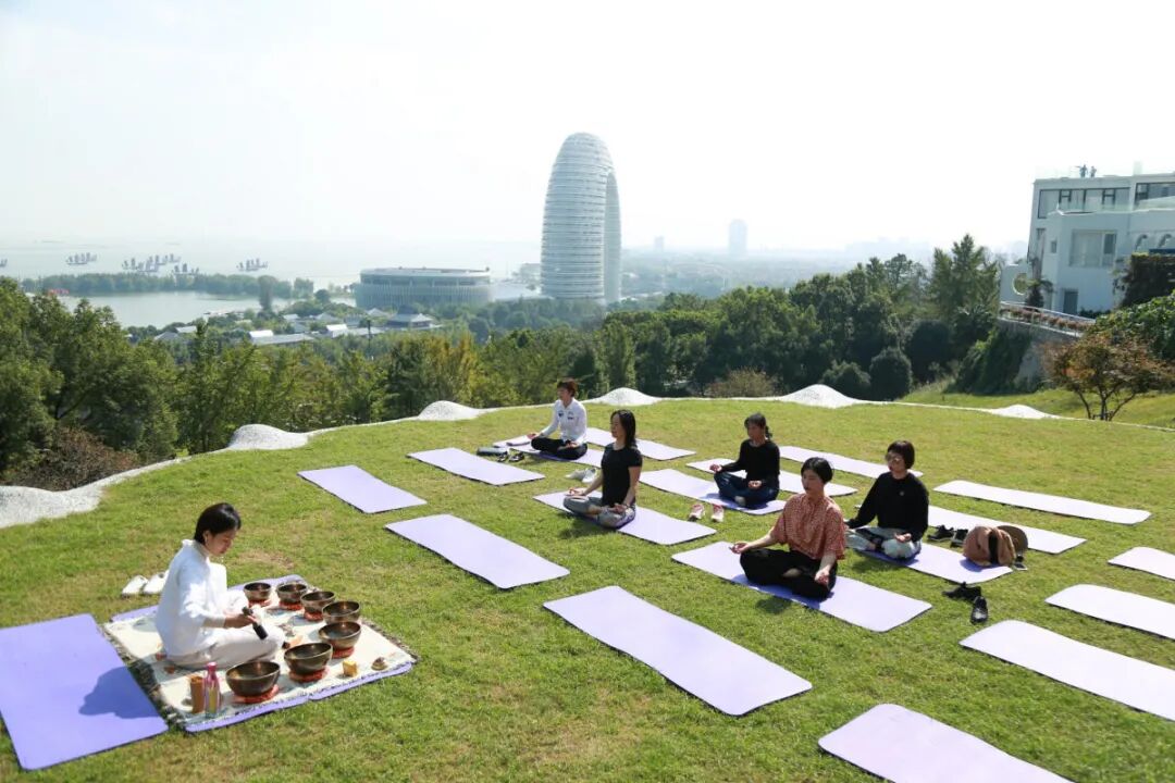  October 10.2020 英国的一项研究发现：气温每降低1℃，心脏病发病率就会增加2%。因此，冬季是心脑血管疾病的高发季，也是各种健康隐患的高峰期。临近冬季，我们要更加了解自己身体的状态，塑造