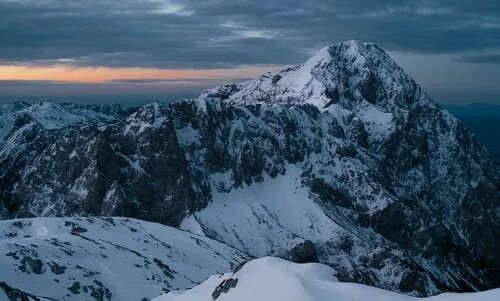 始终保持危机感：逆水行舟，不进则退！