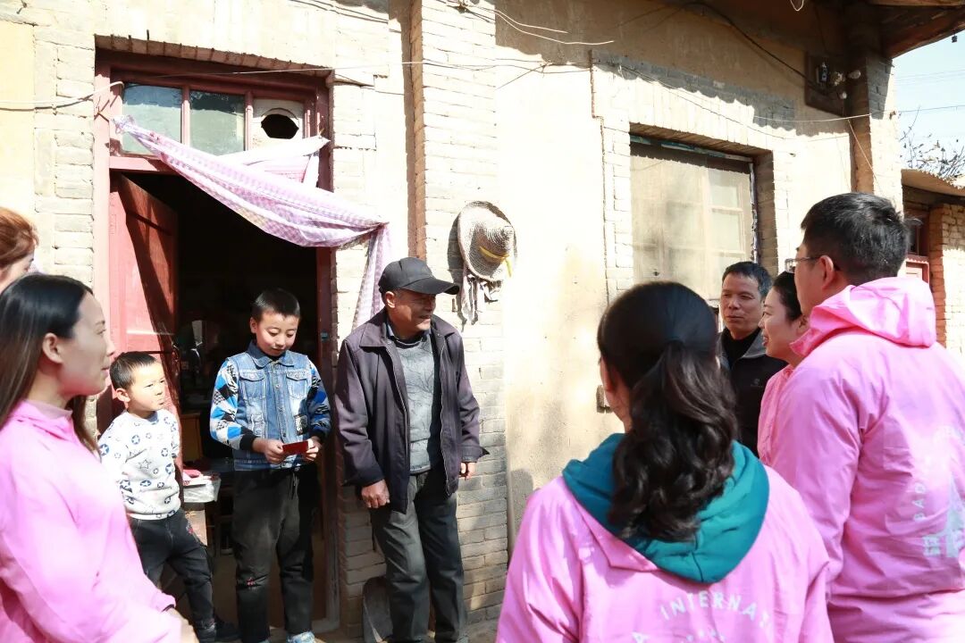 用爱点燃希望|葆蒂兰国际“幸福丝带•爱的践行”走进陕西关路小学爱心助学公益行！