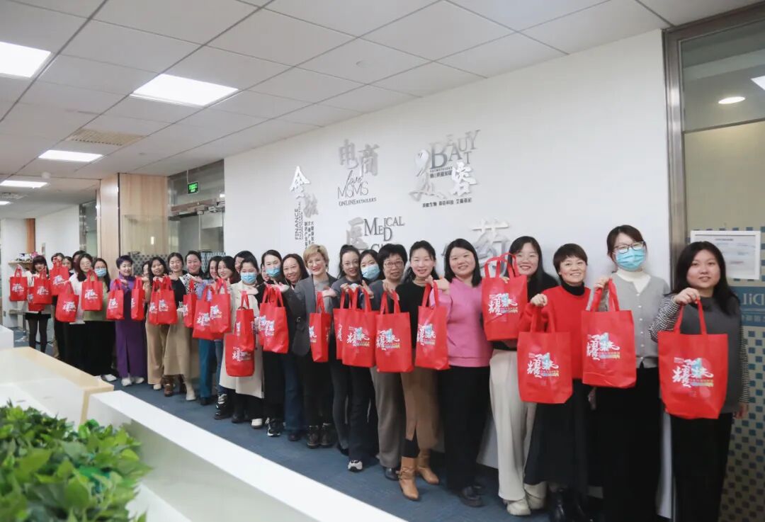 三八妇女节快乐|愿所有女性：心有光芒，芳华自在！