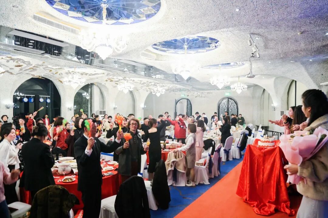 【一起追光】葆蒂兰国际集团2022优秀员工表彰大会暨2023追光元宵晚会