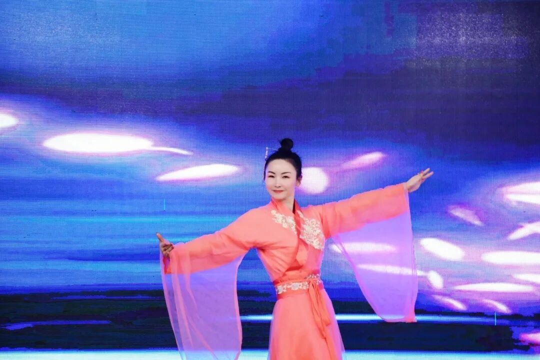 【一起追光】葆蒂兰国际集团2022优秀员工表彰大会暨2023追光元宵晚会