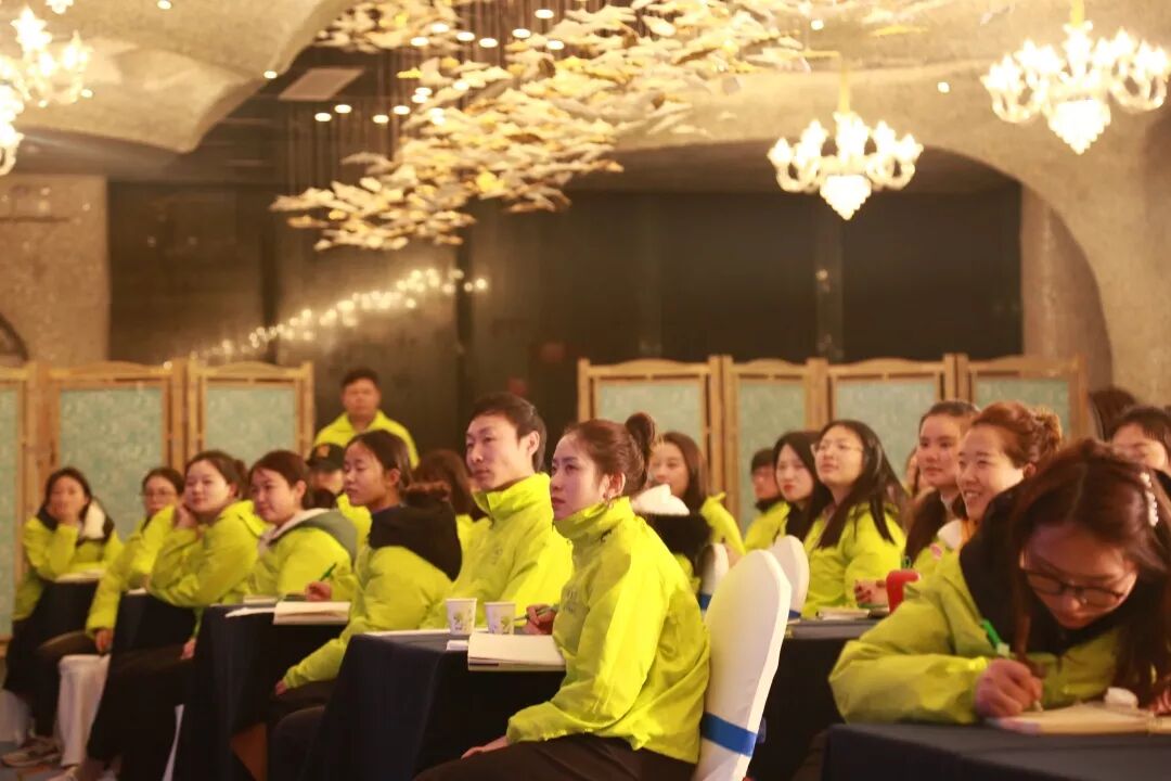 【珠峰对话】聚焦美业七大热点话题，渊谋远略、共话未来！