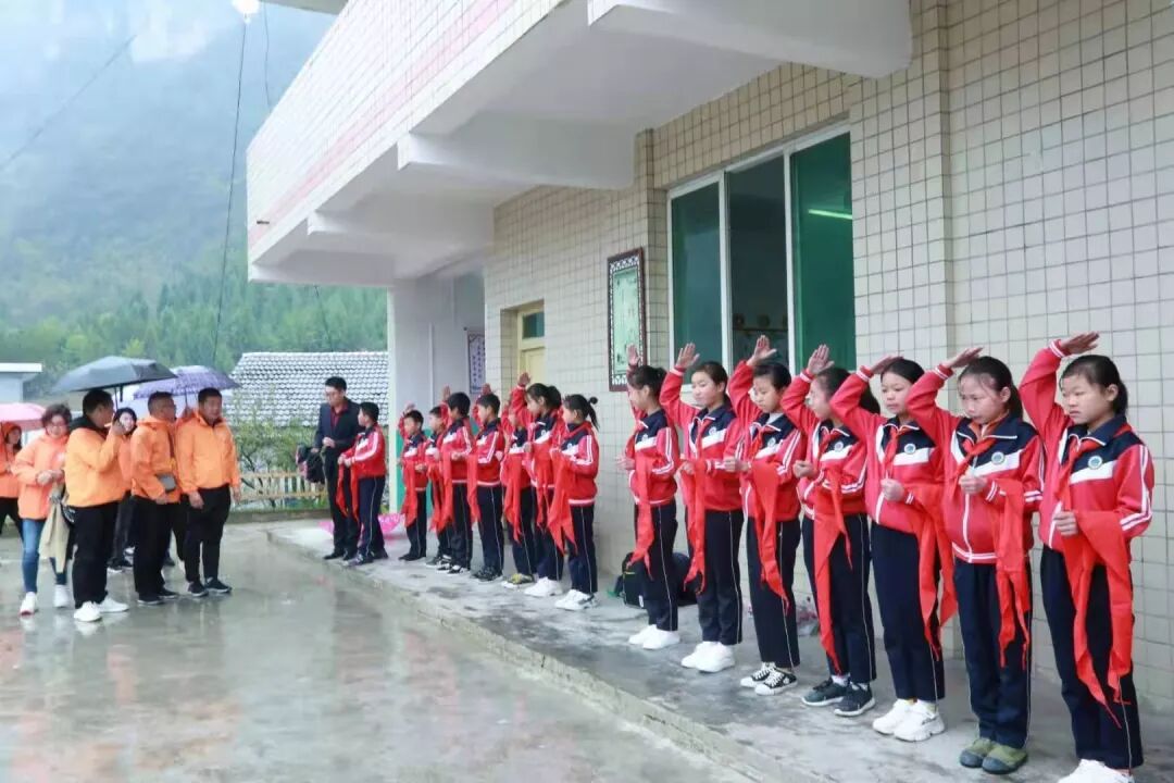 爱循环 付出爱 回馈爱|葆蒂兰国际“幸福丝带•爱的践行”走进遵义！