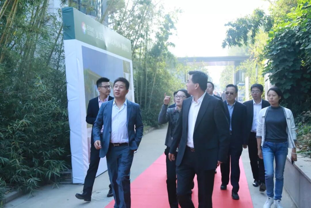 热烈欢迎南太湖新区党工委副书记、常务副主任徐建兵一行莅临美地港•中国南太湖生命谷进行调研指导！