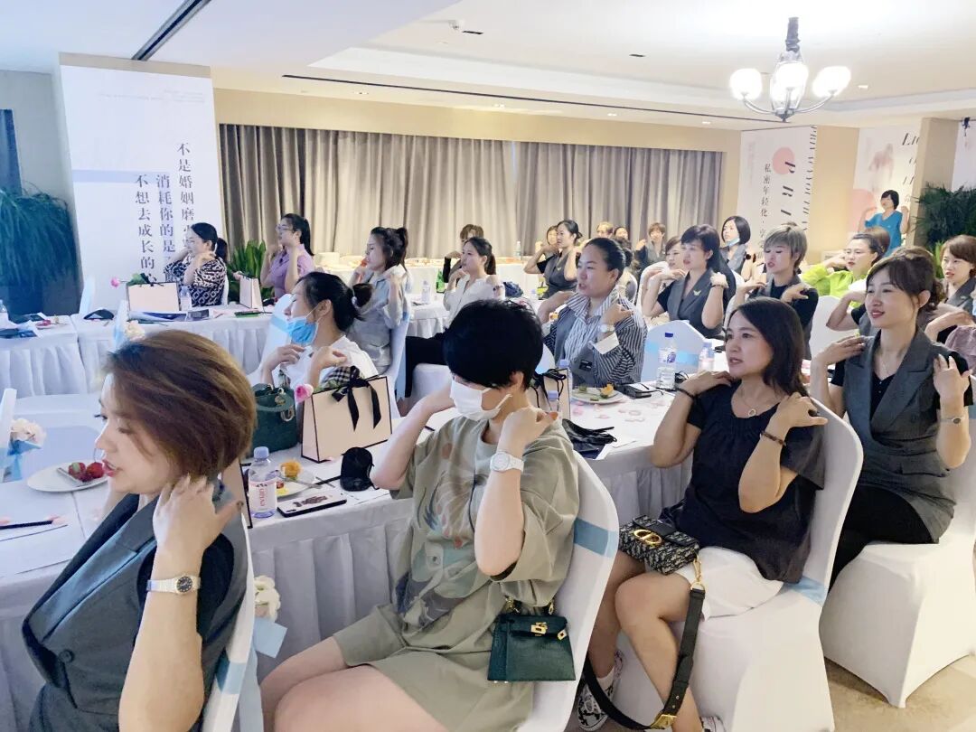 葆蒂兰国际&安吉拉女性魅龄成长营——女性成长公益教育课堂温情上线！