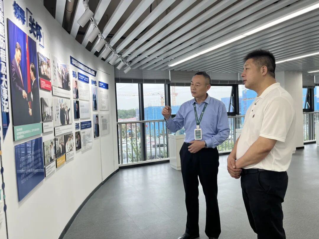 美地港医疗集团总裁陈秉华先生参访安徽中生科技成果转化中心及其前沿实验室