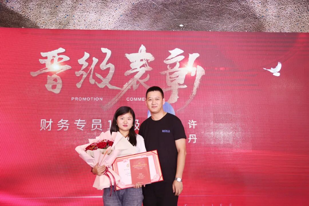 【人物志】许丹：你若闪耀，一切自会迎光而来！