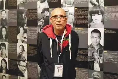 最早离开的是指导老师韩小磊.