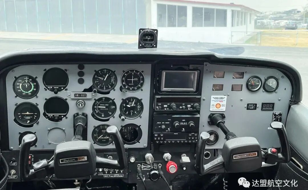 【航空科普】Cessna 172 塞斯纳172-5437 