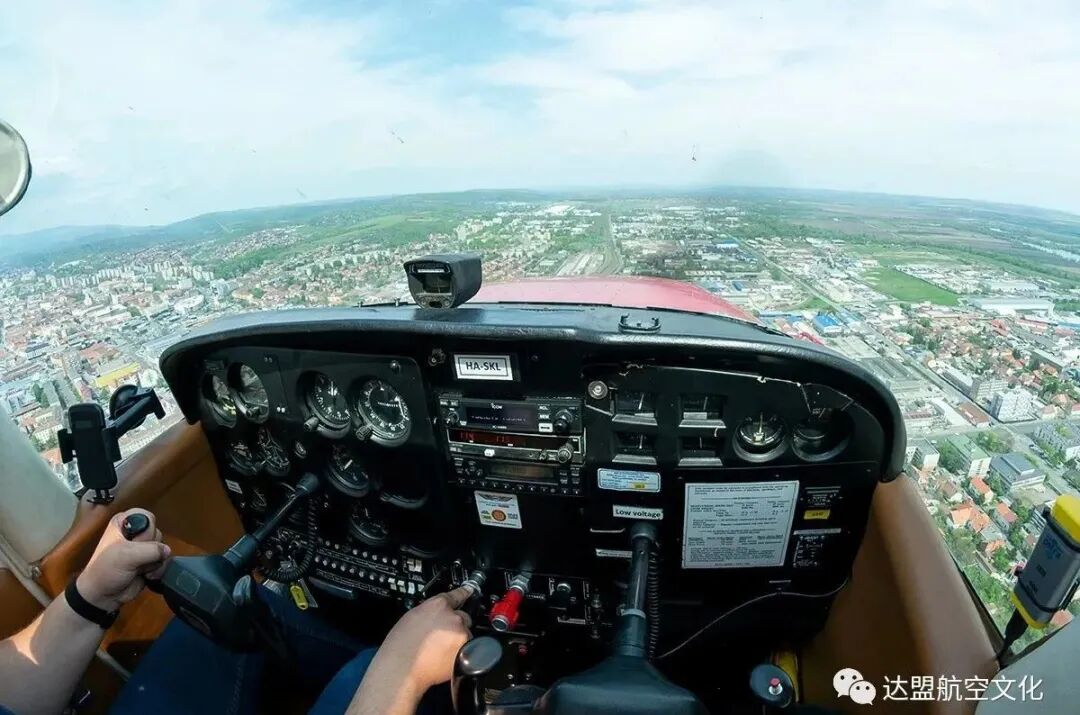 【航空科普】Cessna 172 塞斯纳172-1084 