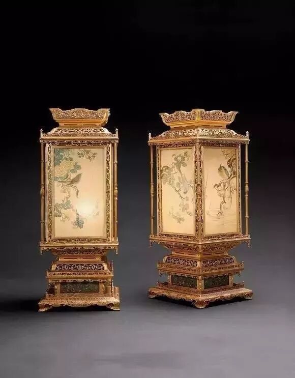 清代宫灯,十万人家火烛光,门门开处见红妆.