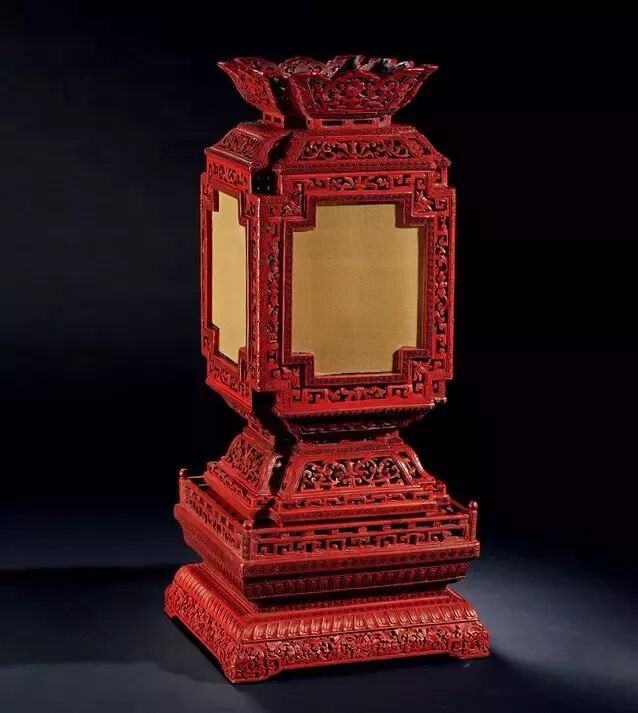 清代宫灯,十万人家火烛光,门门开处见红妆.