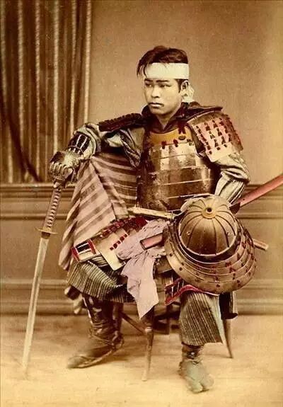 13世纪镰仓武士刀 418000美元 1992年,约1100把日本刀被拍卖.