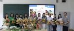 商学院举办5.25心理健康节插花沙龙活动