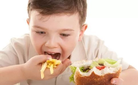 胖孩子更容易營養不良長不高，家長要提前做好這2件事！ 親子 第2張