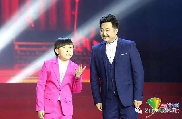 李伟建少儿精品相声班学员,每月都有登台演出的机会 李伟建少儿精品相声班学员,每月都有登台演出的机会