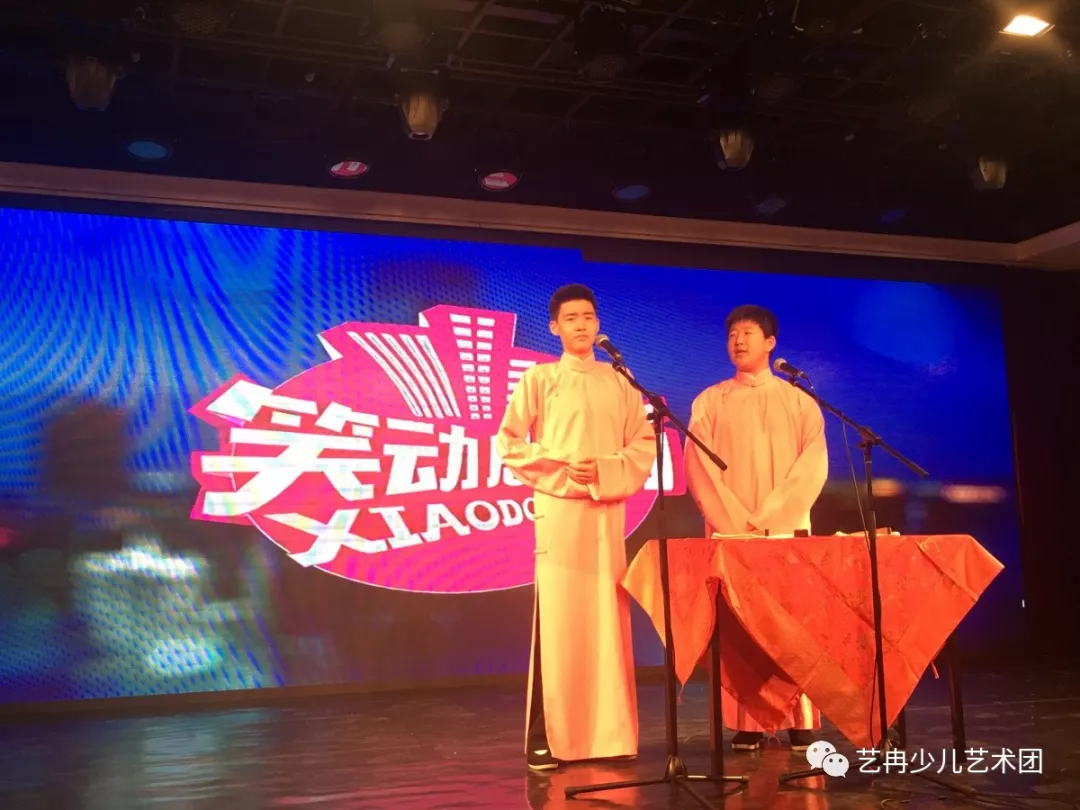 李伟建少儿精品相声班学员,每月都有登台演出的机会 李伟建少儿精品相声班学员,每月都有登台演出的机会