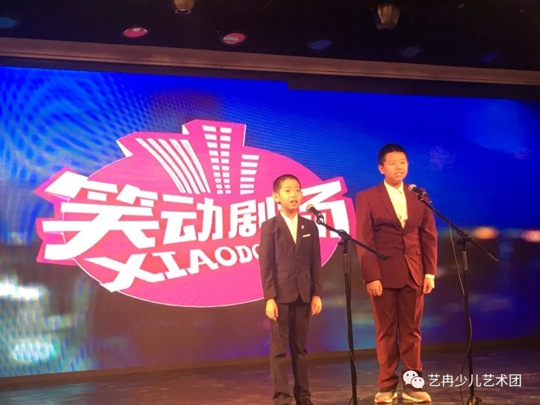 李伟建少儿精品相声班学员,每月都有登台演出的机会 李伟建少儿精品相声班学员,每月都有登台演出的机会
