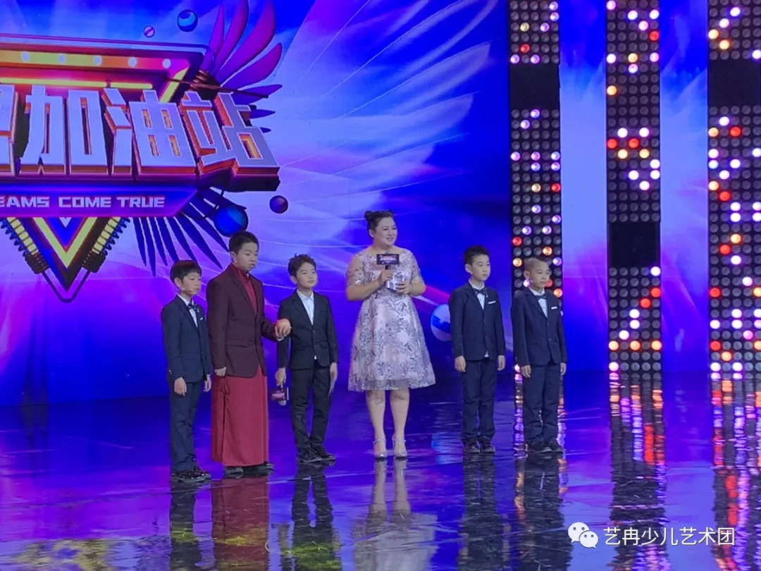 李伟建少儿精品相声班学员,每月都有登台演出的机会 李伟建少儿精品相声班学员,每月都有登台演出的机会
