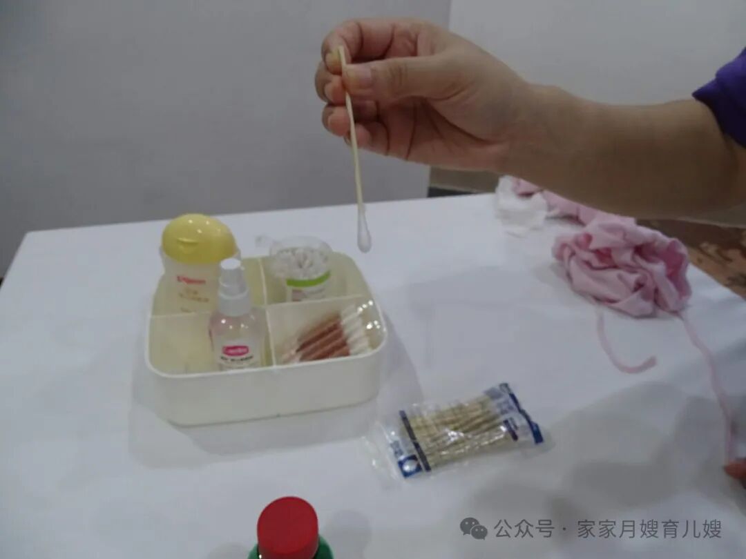 月嫂与新生儿