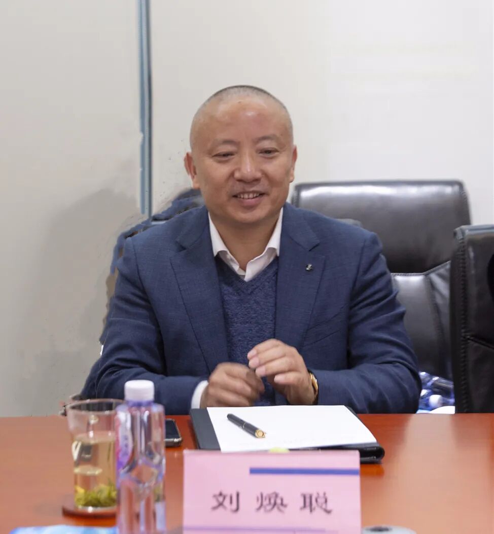 广东省安徽商会副会长刘焕聪在座谈过程中,滁州市与省商会就签订战略