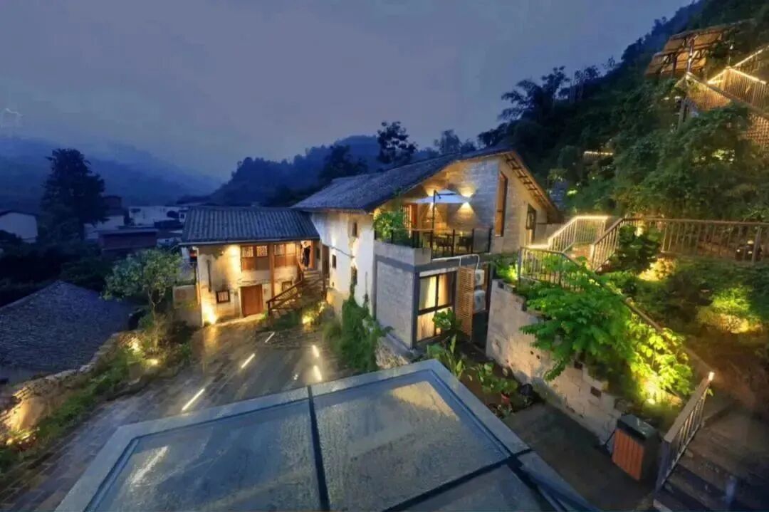 阳朔这些酒店民宿,景点景区,携带本人教师证即可享受优惠!