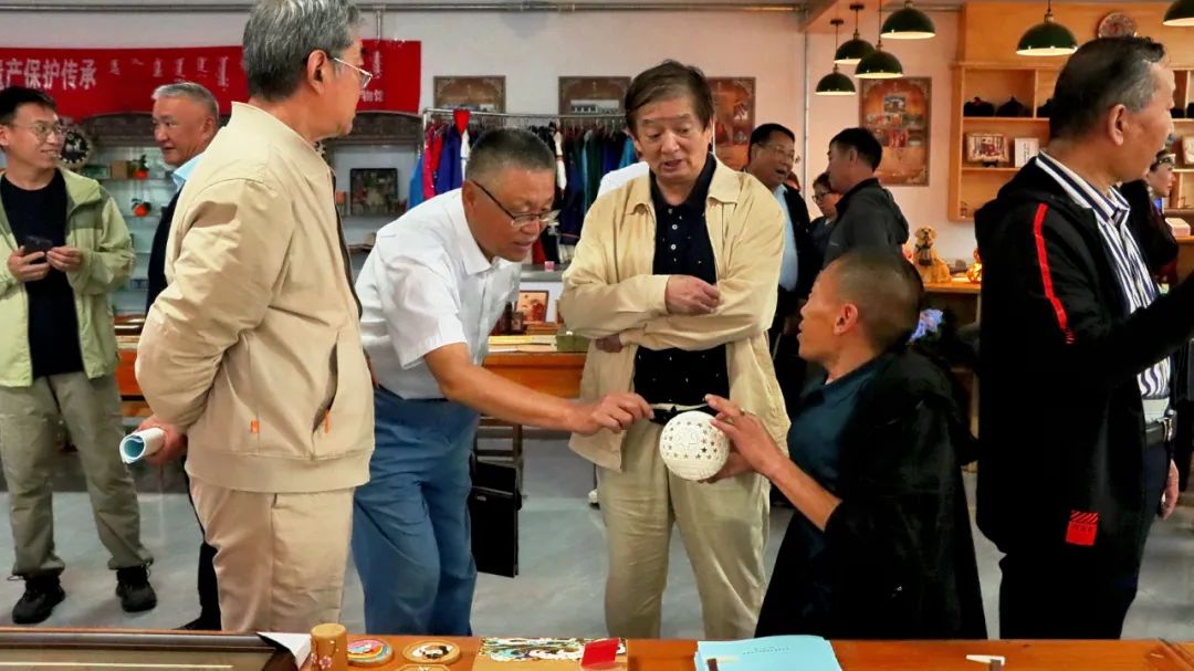 基层艺讯 | “弘扬北疆文化 传承非遗技艺”乌兰察布市非遗作品暨民族制品技艺展演活动在察哈尔右翼后旗成功举办 第4张