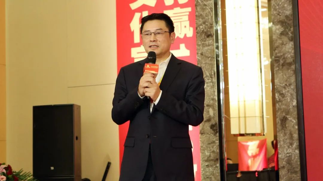 魏红星,吴崇才,曾金哲,邓云武,王兴虎,胡锡军,郑建军,范守军8九位老师