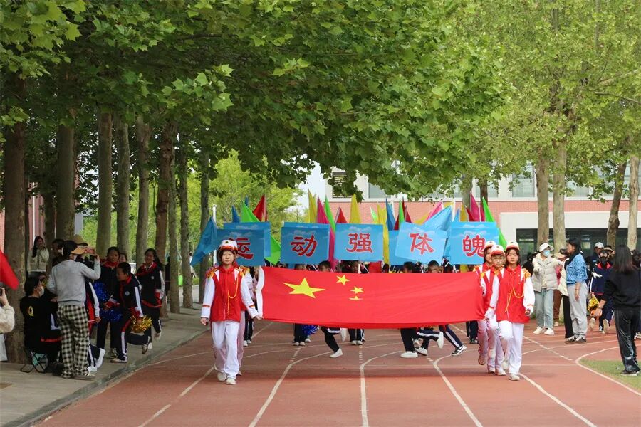 (坊子区兴国小学供稿)▲4月30日,坊子区崇文初级中学举行了"逐梦新